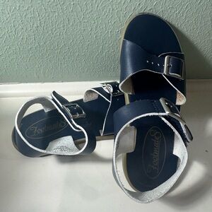 LIKE NEW Girls Footmates Navy Blue Sandals Size 12